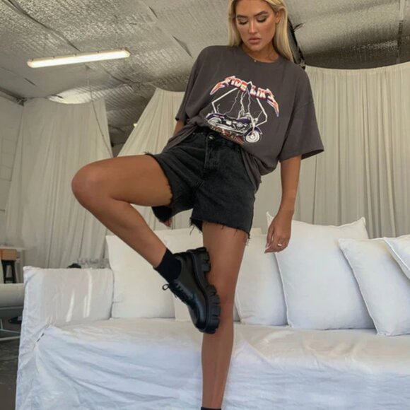 Princess Polly Xena denim shorts black - Picture 3 of 7